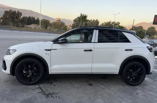 Volkswagen Taos 2025 Edition black