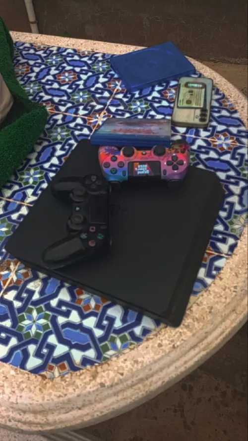 Ps4 slim 2manet