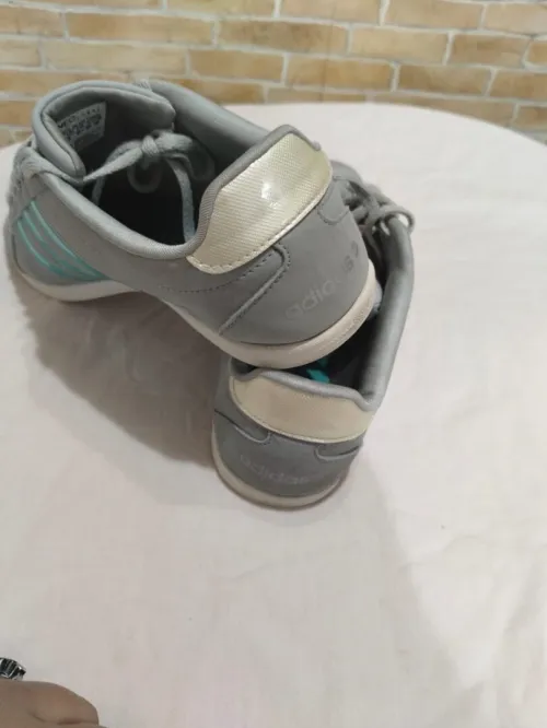 حذاء ماركة adidas