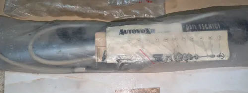 Antenne poste radio télescopique sur aile marque Autovox
