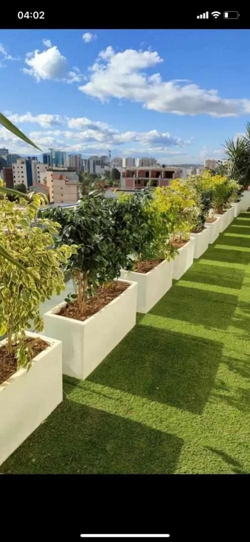 Aménagement floral de terasses avec des pots et plantes d'intérieur et extérieure 0559360090 