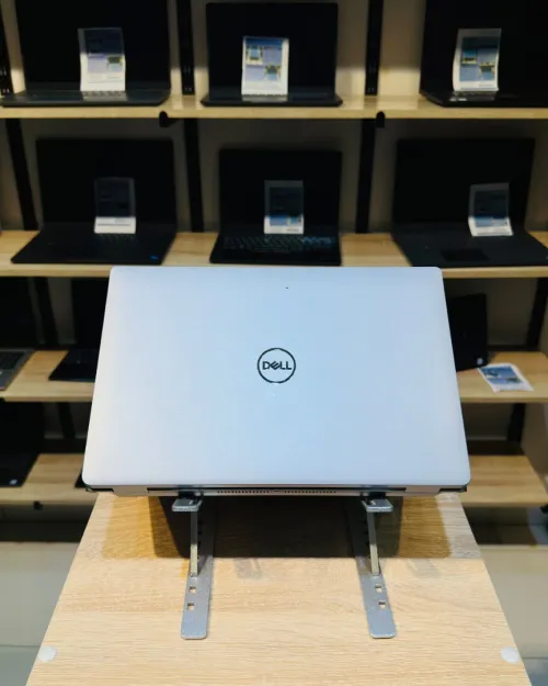 DELL Latitude 5420    i5-1145G7    16/256