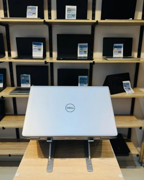 DELL Latitude 5550   Ultra 5-135U  16/256 Cycle 13