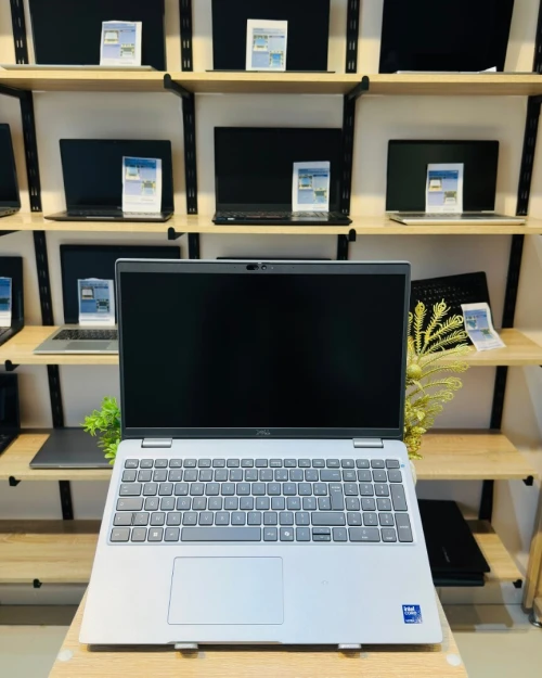 DELL Latitude 5550  Ultra 5-135U 16/256  Cycle 8