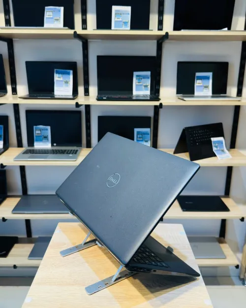 DELL Latitude 3520    i5-1145G7 24/512