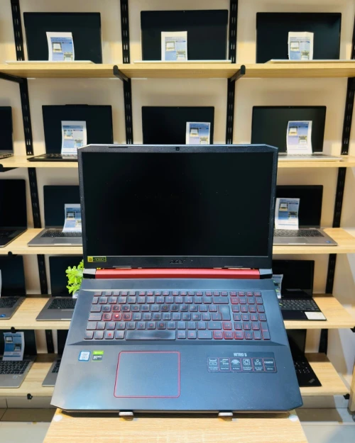 ACER Nitro 5 AN517-51     i5-9300H  16/256  GTX 1050 3GB