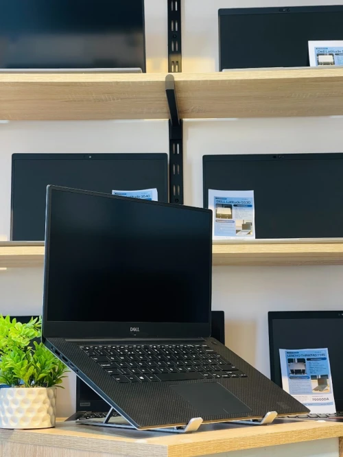 [VENDU] Dell Precision 5530 P56F i9-8950HK 16/256 Quadro p2000 4GB