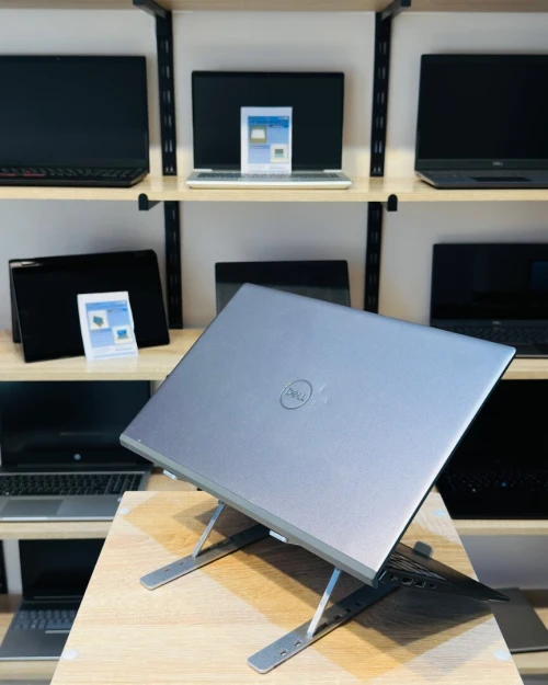DELL Vostro 5502   i5-1135G7  8/256