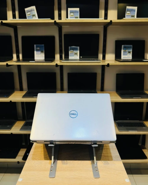 DELL Latitude 5420     i5-1145G7   16/256