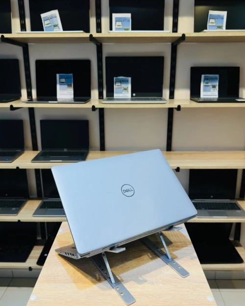 DELL Latitude 5420    i5-1135G7   8/256