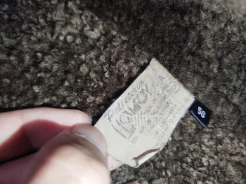 جاكيت جلد غنم طبيعي (Mouton Retourné) أصلي - ماركة إسبانية فاخرة (Veste en Cuir Mouton Retourné Original - Marque Espagnole)