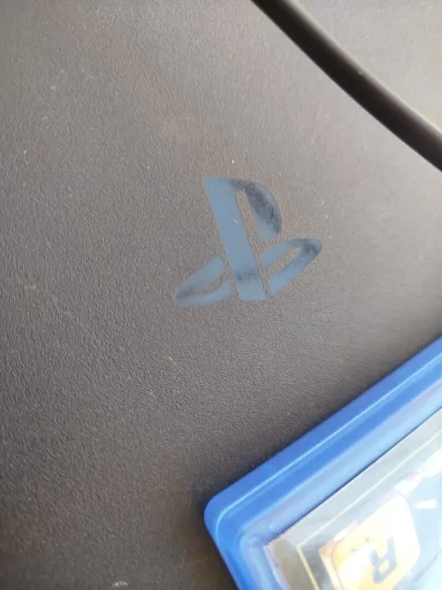 Ps4 slim 1tb avec 2 manette 1 original plus cd gta 5