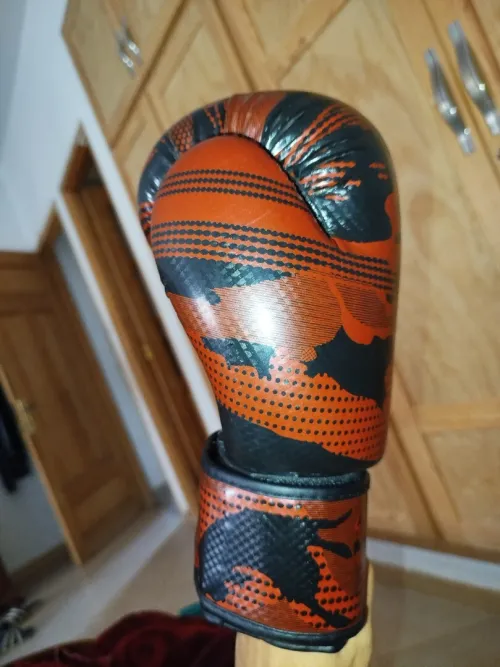 Gants de boxe Venum originaux.  قفازات ملاكمة Venum أصلية