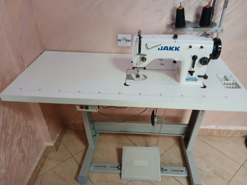 Machine à coudre droite et zegzag