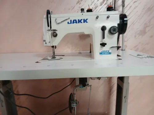 Machine à coudre droite et zegzag