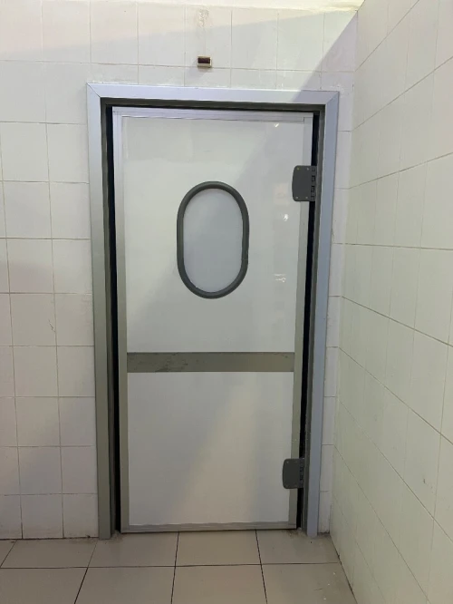 Porte cuisine pour les hotes et Restaurant