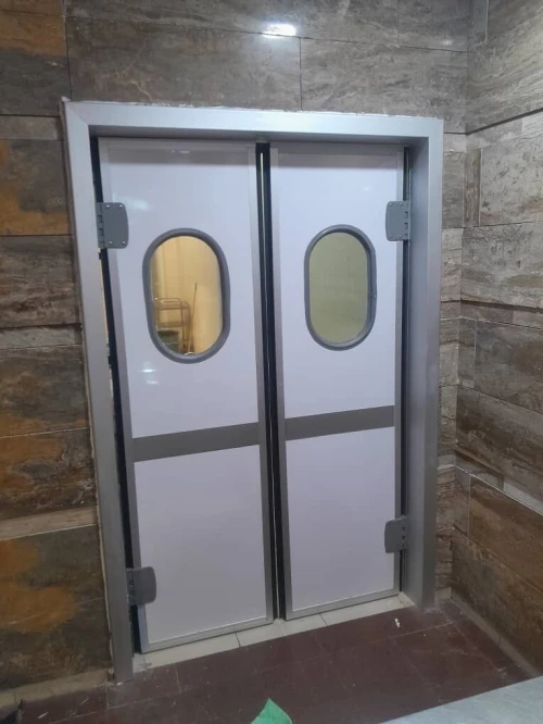 Porte cuisine pour les hotes et Restaurant