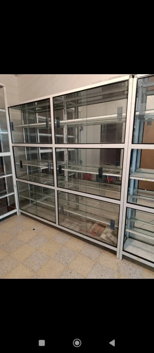 Étagère murale vitrine en aluminium