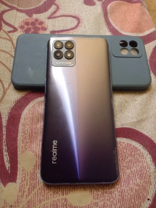 Realmi 8i