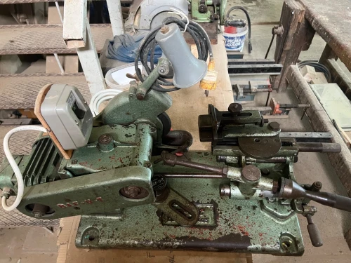 Affûteuse scie à ruban 