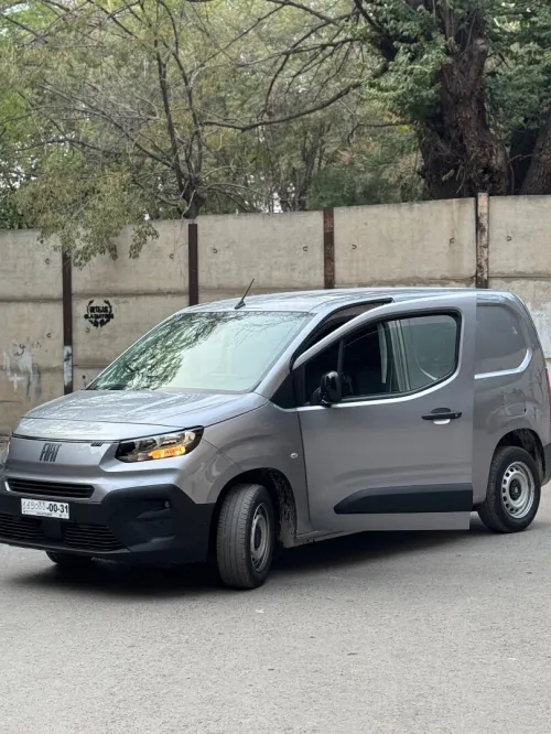Fiat Doblo 2025 Gris
