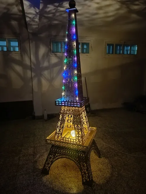 Tour Eiffel 2.40 m de hauteur à vendre