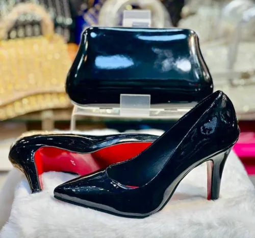 Escarpin semelle rouge