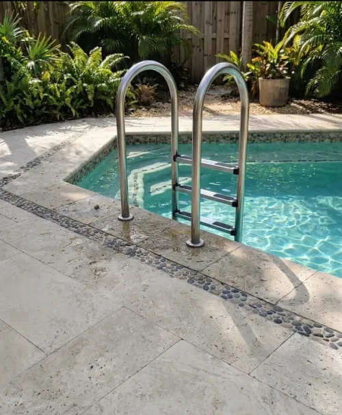 Echelle piscine