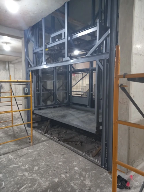 Réalisation Monte charge industriel 1.8T 3T 5T