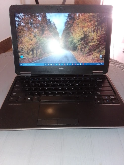 Dell  Lattitude E 7240