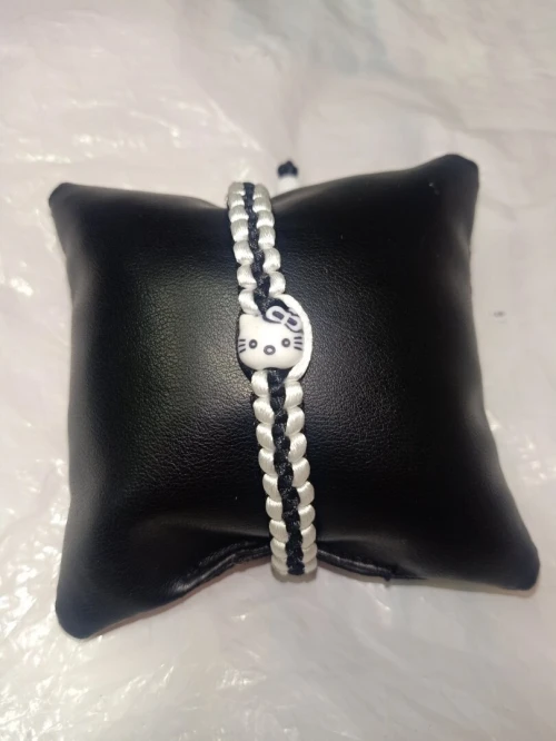 Bracelets / أساور