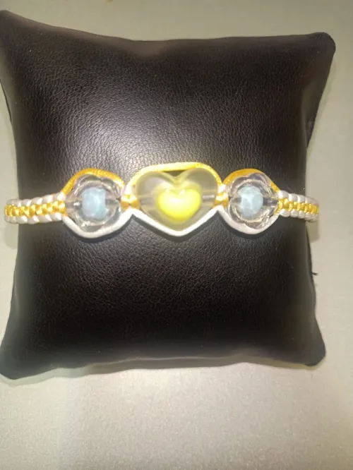 Bracelets / أساور