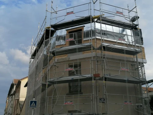 Construction maison bois .Charpente bois et couverture toiture 