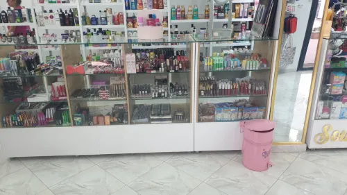 MEUBLE AMENAGEMENT POUR MAGASIN DE COSMETIQUE