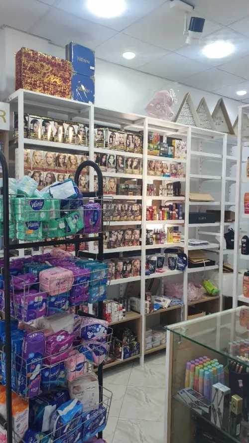 MEUBLE AMENAGEMENT POUR MAGASIN DE COSMETIQUE