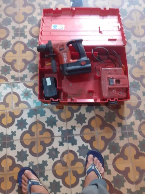 Visseuse et perceuse Hilti