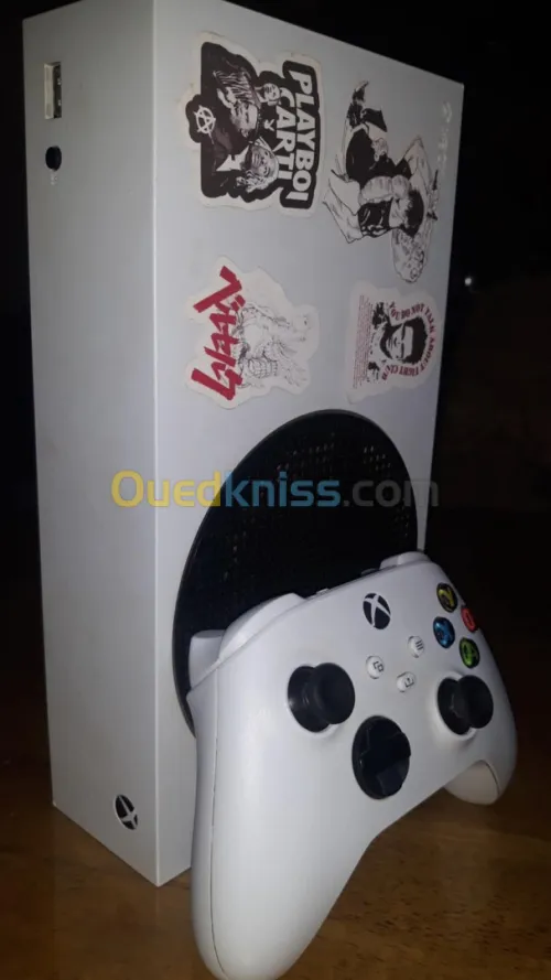 xbox series s + les top jeux cp avec les pilles rechargeable w lbata li tcharjihom