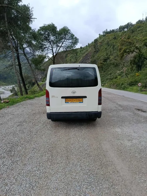 Toyota Hiace 2012
