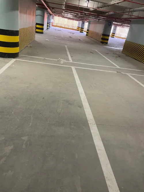 Travaux de signalisation routière horizontal et vertical parking et route