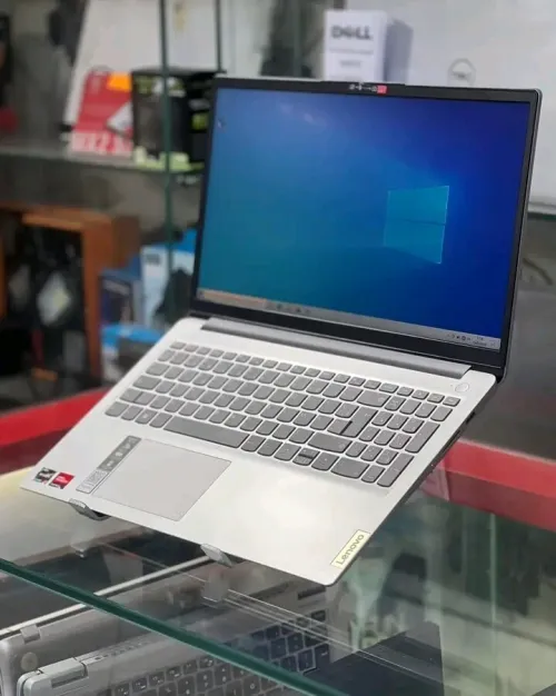 Lenovo ideapad slim ryzen 5 7K 16 gb 512 ssd etat 10/10 comme neuf