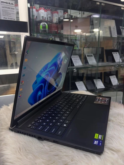 MSI Stealth 16 AI A2HW Ultra 9 258H 32 Gb ddr5 1 Tb nvme RTX 5070 15.6 Oled 3K 240Hz comme neuf