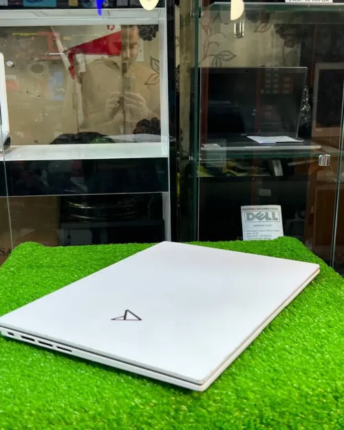 Asus Zenbook 13 AMoled Ryzen 7 6K Series 16/1000SSD 13 Pouce Amodel 2K etat 10/10