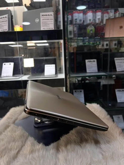 Asus vivobook 14 i3 6 Gen 8 gb ram 128 ssd + 128 ssd + 1 tb hdd etat 10/10