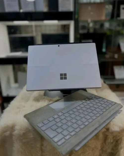 Microsoft surface Pro 6 i5 8 eme gen 8/256 etat 10/10