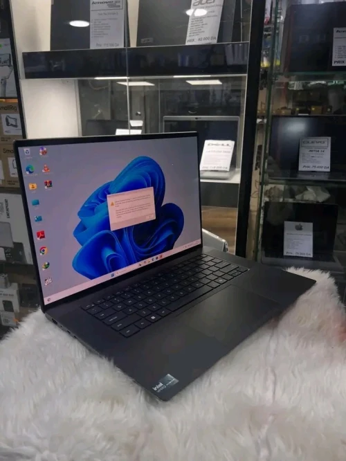 Dell precision 5690 Ultra 7 32 gb 1 tb nvme rtx a2000