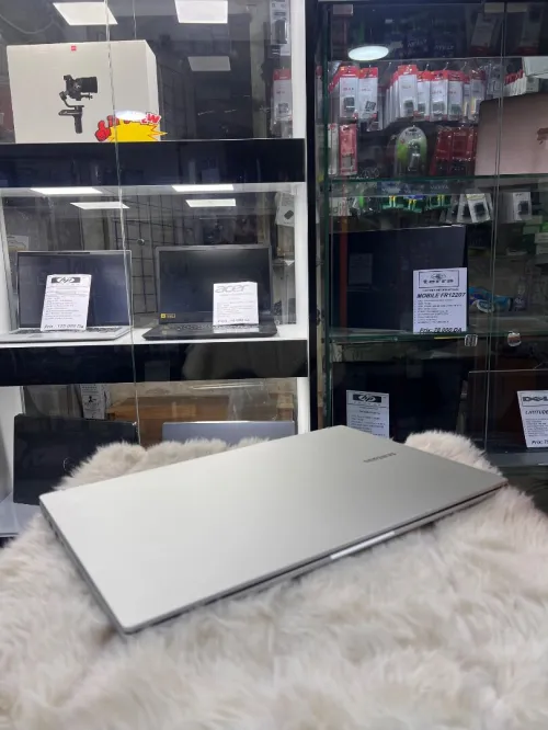 Samsung pc. I7 12ème