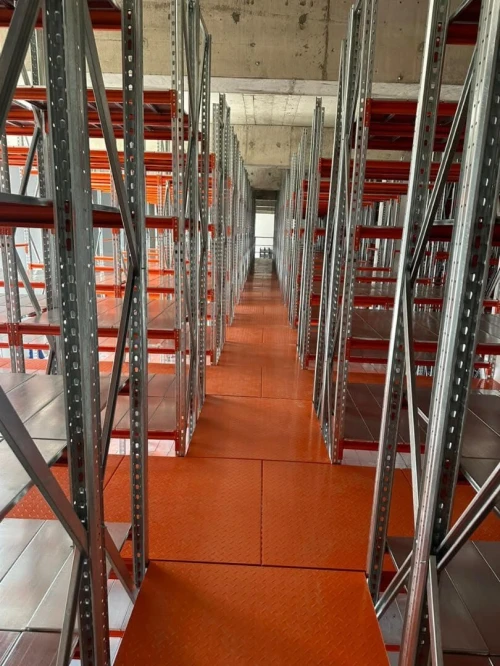 Aménagement de magasins, rayonnage et solutions de stockage sur mesure 