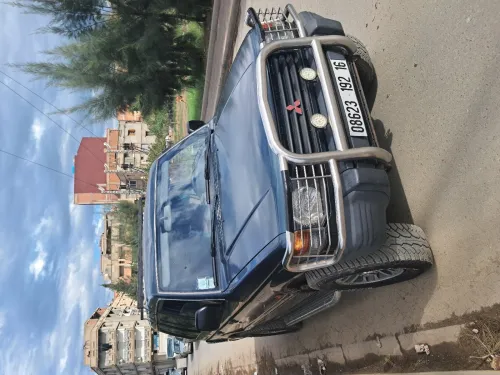 Mitsubishi Pajero Court 1992 