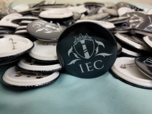 pin's macarons personnalisé (44mm et 58mm)