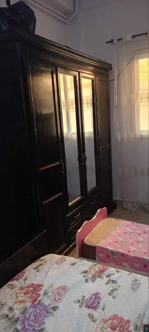 Chambre a coucher état presque neuf 